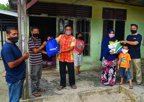 Iwara RAPP dan APR Bagikan Bantuan Sembako Bagi Warga Pangkalan Kerinci 